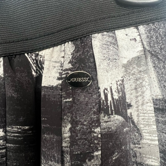 NWT Guess Pleated Mini Skirt- Black White and Gray-SZ Small - Picture 5 of 6